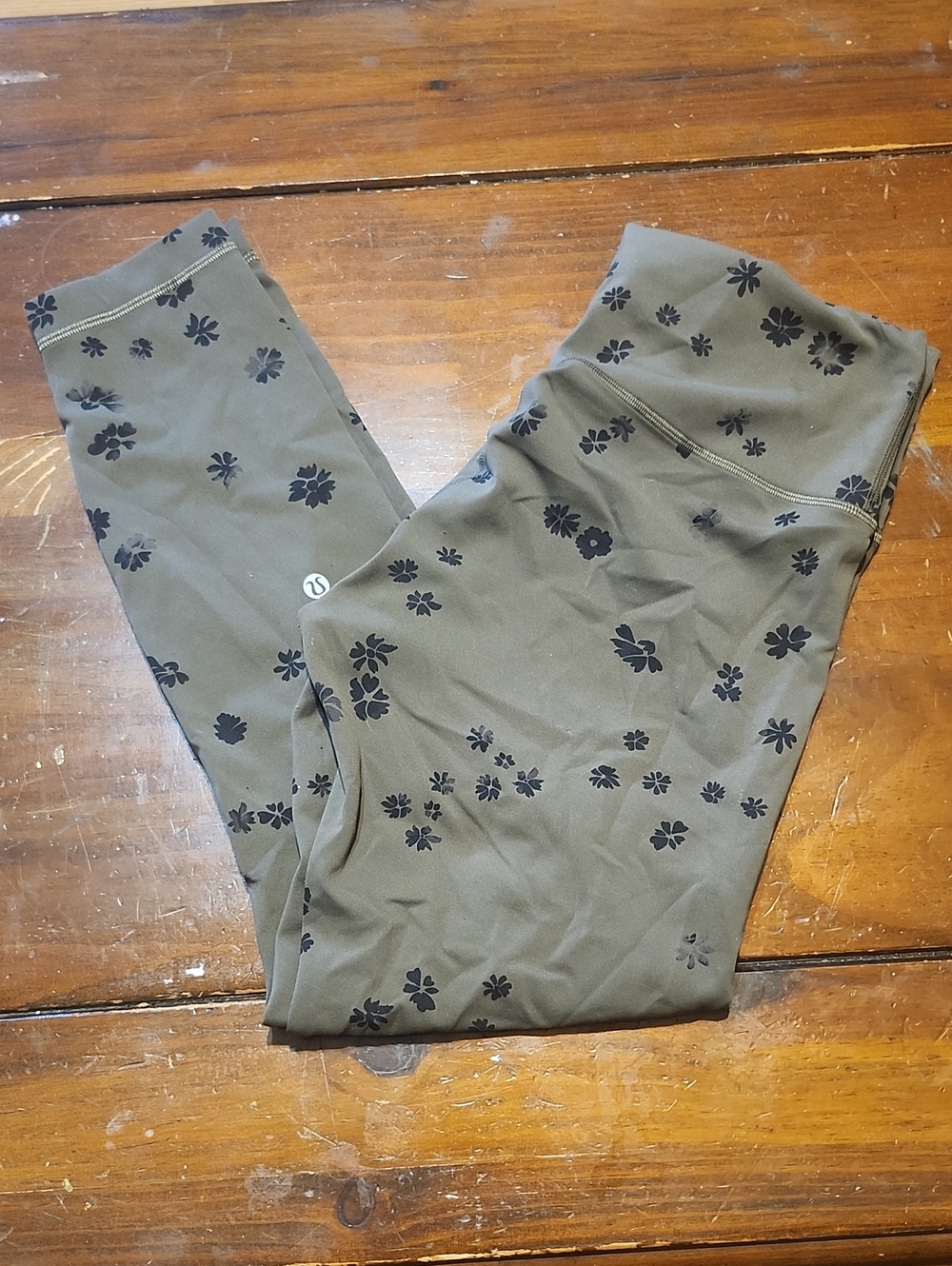 ❤️3 For 10.❤️lululemon athletica Olive Green Leggings with Black Floral Print